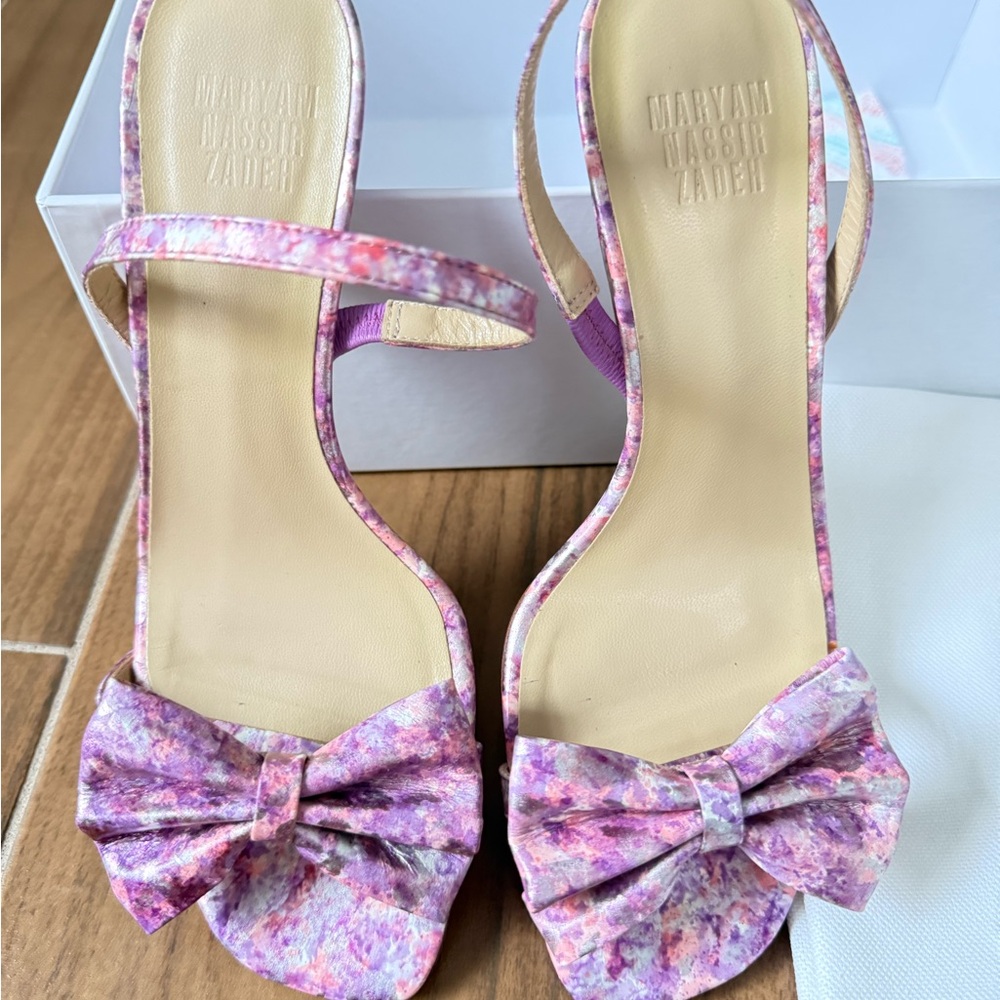 Sandal , size 35 1/2 , like new , Wear only once.